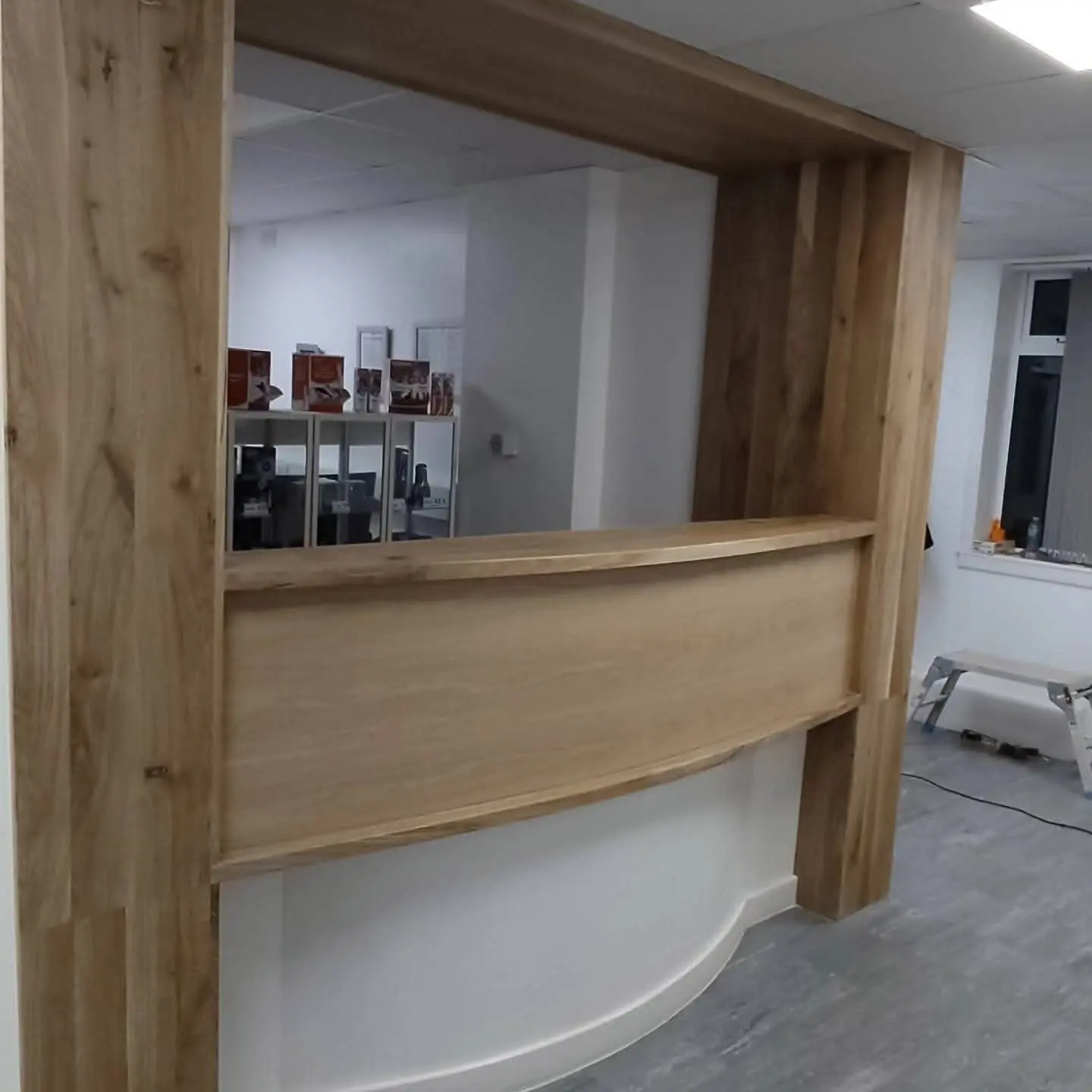 Oak-framed opening with a curved oak counter panel